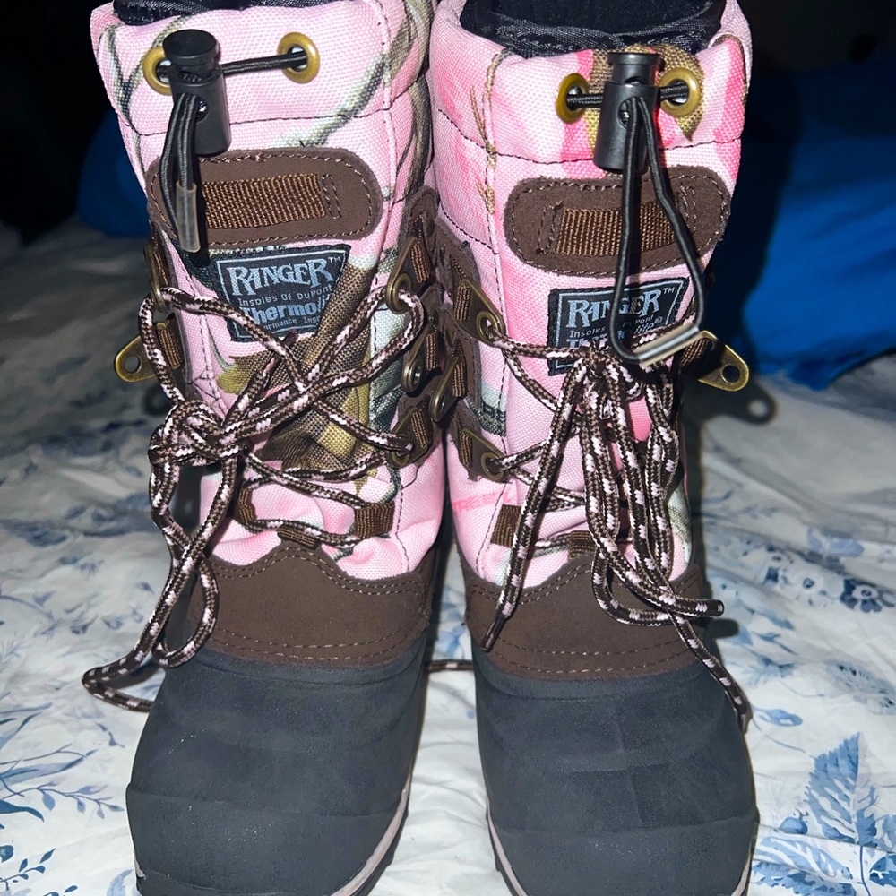 Kids girls pink camo snow boots